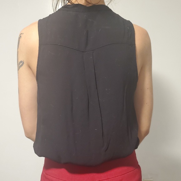 Sleeveless button up - Picture 3 of 7